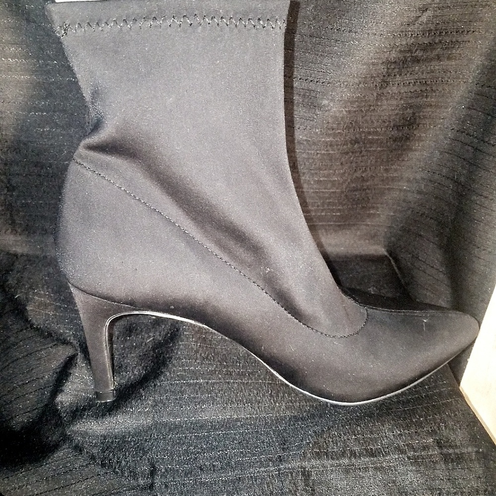 Mossimo black healed booties